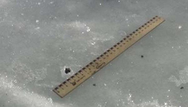 piccoli meteoriti rinvenuti attorno al cratere nel ghiaccio