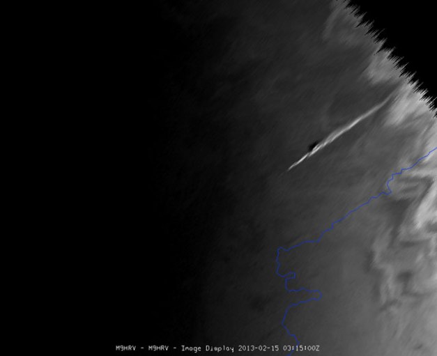 scia del bolide ripresa dal meteosat 10. Copyright 2013 © EUMETSAT)