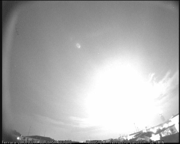 lampo del bolide del 17 Marzo 2013, ripreso da Ferrara