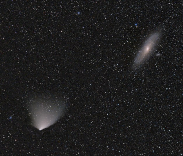 la cometa Panstarrs e la galassia di Andromeda. Copyright: Smilyk Pavel