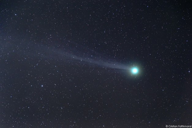 Lovejoy il 13 gennaio, 3 pose da 2 minuti ad 800 iso con Canon 5d3 su 400mm F2,8. Fotografo:Cristian Fattinnanzi