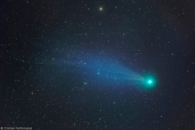 Cometa Lovejoy fotografata da Montecassiano ( MC ) dal noto astrofotografo Cristian Fattinnanzi il 12 gennaio 2015 - 4 riprese da 120" a 800 iso con Canon 5d3 e Canon FD 400mm F2,8 .