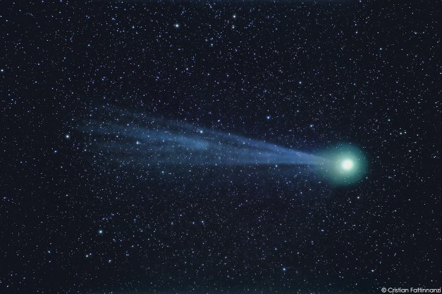 Cometa Lovejoy sempre fotografata da Cristian Fattinnanzi il 15 gennaio 2015. Integrazione di 8 pose da 2 minuti a 1600 iso con Canon 5d3 e obiettivo 400mm F2,8 chiuso a F4. Notare l'evoluzione della coda.